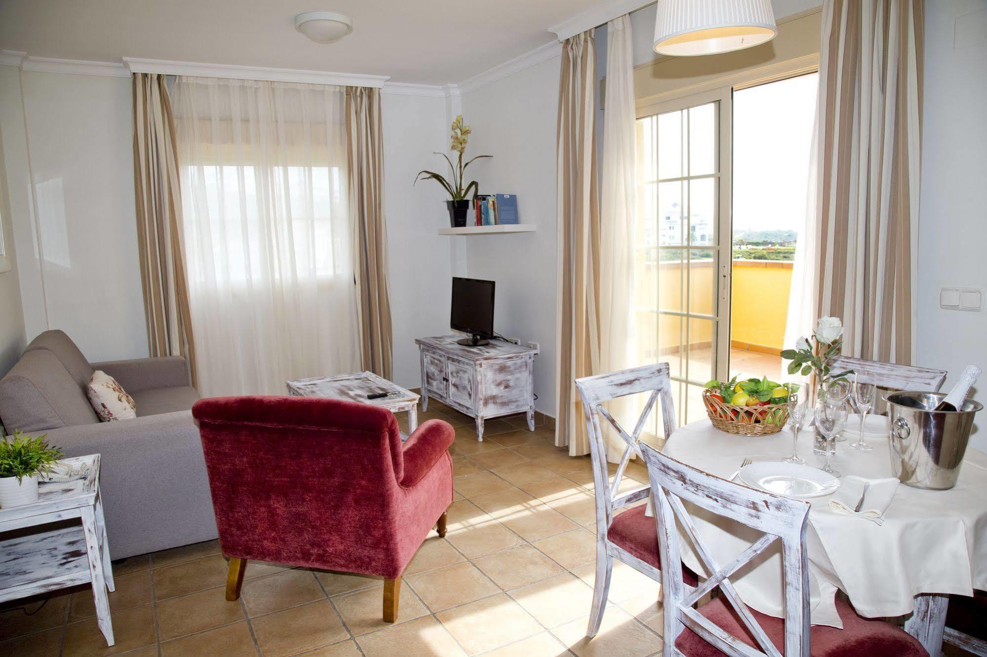 Apartamentos Vista Real Alcaidesa Ngoại thất bức ảnh